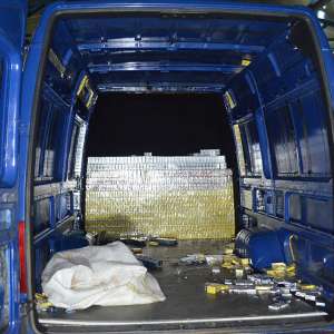 Peste 42.300 de pachete cu țigări de contrabandă, confiscate la frontiera de nord