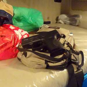 Pistol cu gaze ascuns într-un autocamion, descoperit la P.T.F. Giurgiu