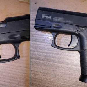 Pistol cu gaze ascuns într-un autocamion, descoperit la P.T.F. Giurgiu