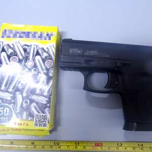 Pistol cu gaze ascuns într-un autocamion, descoperit la P.T.F. Giurgiu