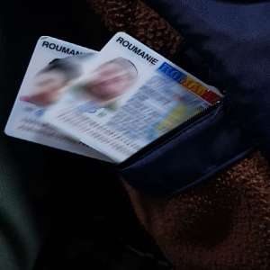 Cărţi de identitate false, descoperite la controlul de frontieră