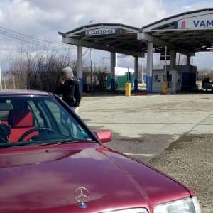 Carte de identitate falsă descoperită la controlul de frontieră