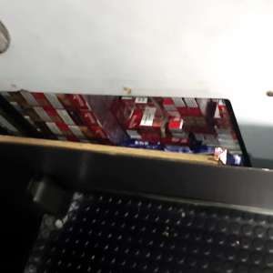 Autocar antifonat cu țigări din duty-free