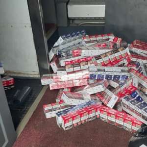 Autocar antifonat cu țigări din duty-free