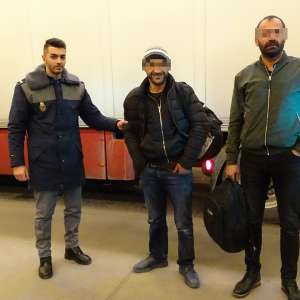 Doi cetățeni turci, ascunși deasupra cabinei unui camion, depistaţi la P.T.F. Calafat