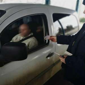 Un permis de conducere fals și două infracțiuni