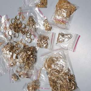 Aproximativ 700 grame de bijuterii, descoperite ascunse asupra unui cetăţean turc la P.T.F. Giurgiu