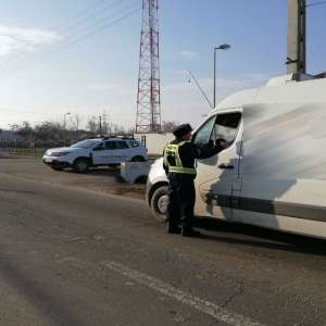 Cetăţeni români, depistaţi în trafic fără permis de conducere
