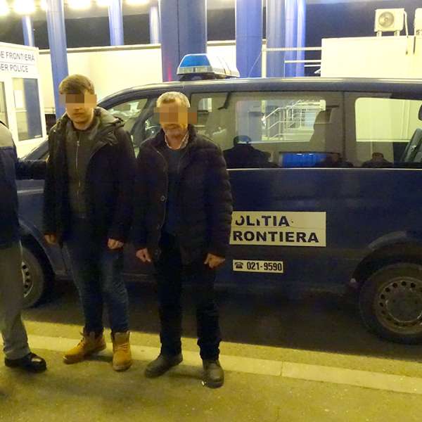 Doi cetăţeni turci depistaţi de poliţiştii de frontieră în timp ce încercau să intre ilegal în ţară