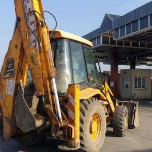 Buldoexcavator neînmatriculat, descoperit în Punctul de Trecere a Frontierei Zona Liberă Galați