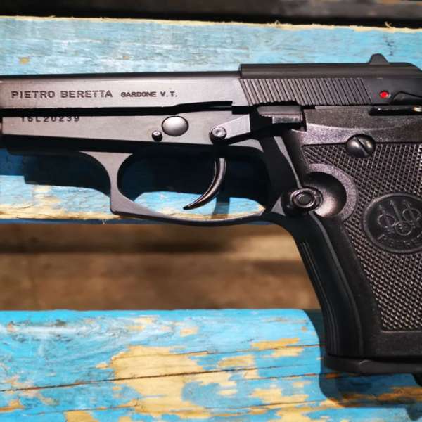 Armă de foc neletală și muniția aferentă, descoperite asupra unui tânăr în P.T.F. Albiţa