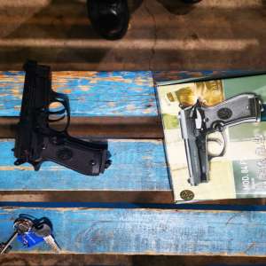 Armă de foc neletală și muniția aferentă, descoperite asupra unui tânăr în P.T.F. Albiţa