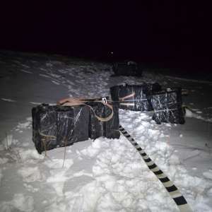 Țigări descoperite de poliţiştii de frontieră la o altitudine de peste 1.600 de metri