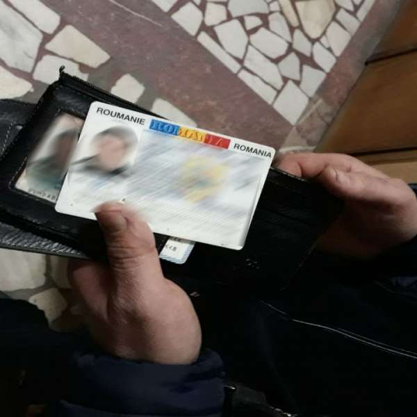 Cărți de identitate false, descoperite la controlul de frontieră