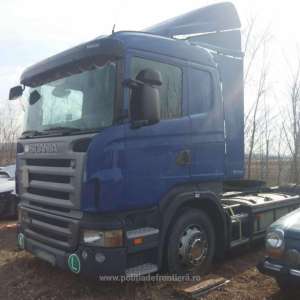 Cinci autoturisme și două autocamioane căutate de autorităţi, descoperite la frontieră