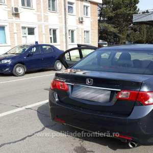 Cinci autoturisme și două autocamioane căutate de autorităţi, descoperite la frontieră