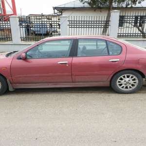 Nissan fără drept de circulaţie, depistat în trafic