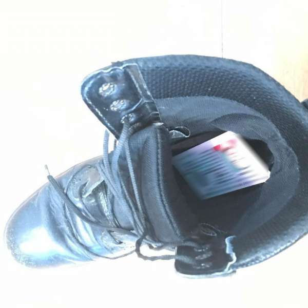Carte de identitate falsă descoperită la controlul de frontieră
