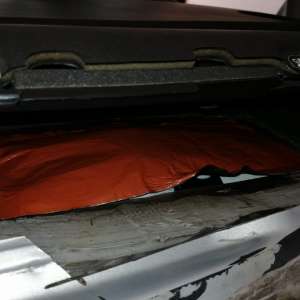 Ţigarete de contrabandă ascunse în locuri special amenajate, descoperite la frontiera de est