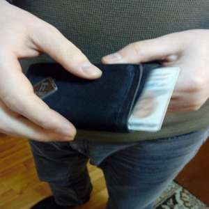 Descoperit la controlul de frontieră cu o carte de identitate falsă