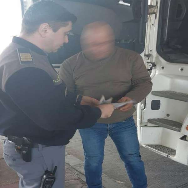 Certificat de competență profesională fals, descoperit la controlul de frontieră