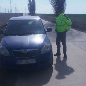 Depistat conducând, deși nu avea permis de conducere