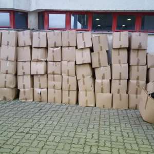 O tonă de tutun, ascunsă printre cutii cu detergenți lichizi,  confiscată la P.T.F. Petea