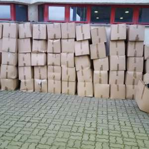 O tonă de tutun, ascunsă printre cutii cu detergenți lichizi,  confiscată la P.T.F. Petea