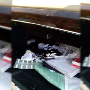 Armă de foc descoperită în torpedoul unui autoturism tractat