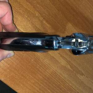 Armă de foc descoperită în torpedoul unui autoturism tractat