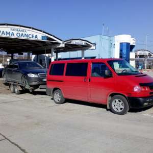 Armă de foc descoperită în torpedoul unui autoturism tractat