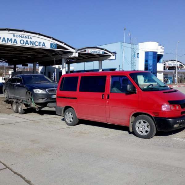 Armă de foc descoperită în torpedoul unui autoturism tractat