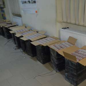 Țigări ascunse în cutii de detergent şi în pragurile unui autoturism descoperite în P.T.F. Siret