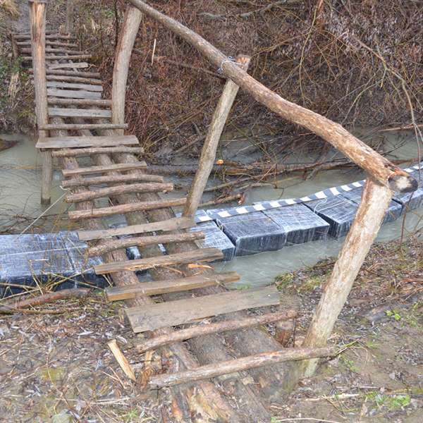 Tutun pentru narghilea şi ţigări de contrabandă, confiscate la frontiera de nord