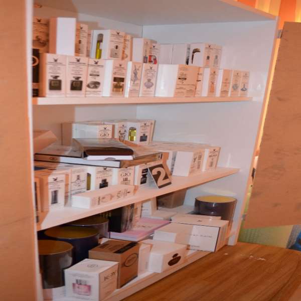 Parfumuri susceptibile a fi contrafăcute, confiscate de poliţiştii de frontieră gălăţeni şi brăileni