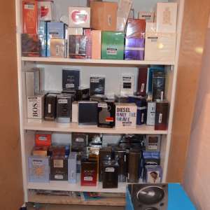 Parfumuri susceptibile a fi contrafăcute, confiscate de poliţiştii de frontieră gălăţeni şi brăileni