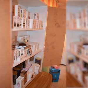 Parfumuri susceptibile a fi contrafăcute, confiscate de poliţiştii de frontieră gălăţeni şi brăileni