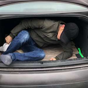 Cetățean din Vietnam, ascuns in portbagaj, depistat la P.T.F Nădlac II