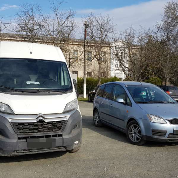 Două autoturisme căutate de autoritățile din Austria şi Belgia, descoperite la Constanţa