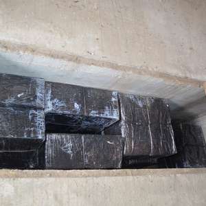 Peste 7.500 pachete cu țigări, confiscate în urma unor percheziții la frontiera de nord