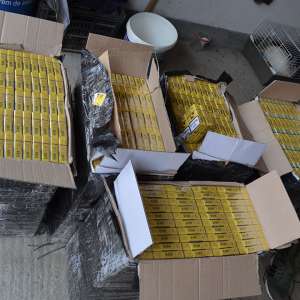 Peste 7.500 pachete cu țigări, confiscate în urma unor percheziții la frontiera de nord