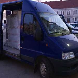 Doi bărbaţi cercetați pentru contrabandă și peste 61.000 de pachete cu țigări, confiscate la graniţa cu Ucraina