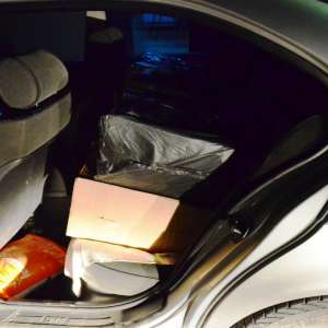 BMW burduşit cu ţigări de contrabandă, descoperit la frontiera de est