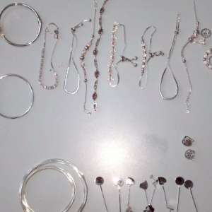 Aproximativ 400 grame de bijuterii din argint descoperite la P.T.F. Giurgiu