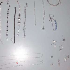 Aproximativ 400 grame de bijuterii din argint descoperite la P.T.F. Giurgiu