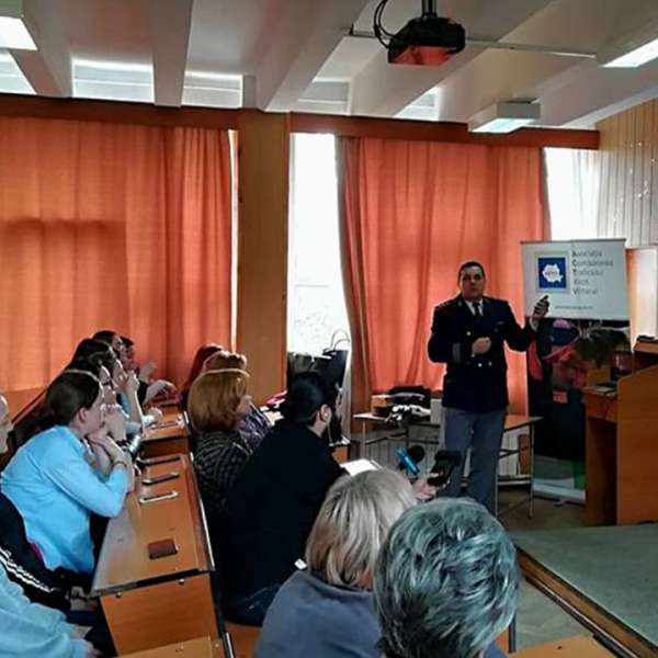 Poliția de Frontieră participă la campania educațională Fii tu! Fii original! în zonele afectate de traficul ilicit de mărfuri