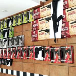 Pistoale cu gaze şi arme cu aer comprimat, confiscate în P.T.F. Calafat