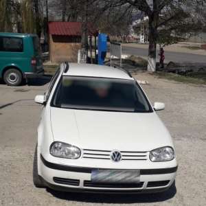 Autoturism cu număr fals de înmatriculare descoperit în trafic