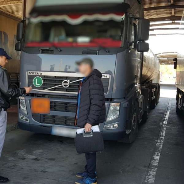 Certificat de competență profesională fals, descoperit la controlul de frontieră