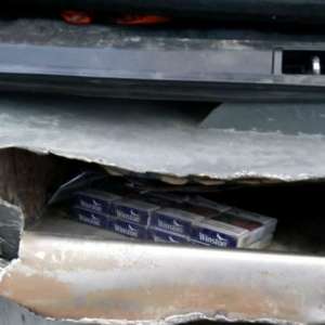 Renault blindat cu ţigări de contrabandă, confiscat la Stânca